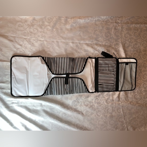 Pantheon baby portable diaper changing pad clutch with Stripes Not Dots - Picture 3 of 10